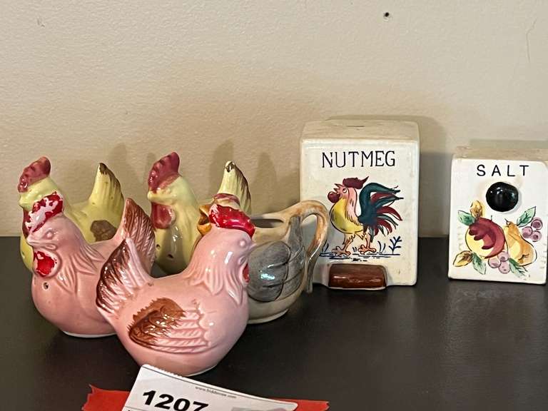KIT… Assorted rooster themed salt and pepper shakers, creamer, and more. See pictures for details. image
