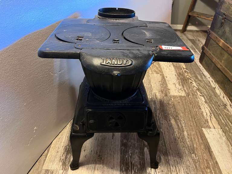 DEN… Vintage/antique Tandy wood stove from Columbus Iron Works Co., See pictures for details. image