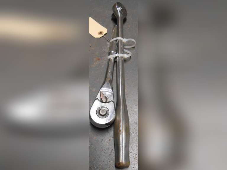 (1) K-D & (1) WRIGHT 1/2" DRIVE RATCHETS image