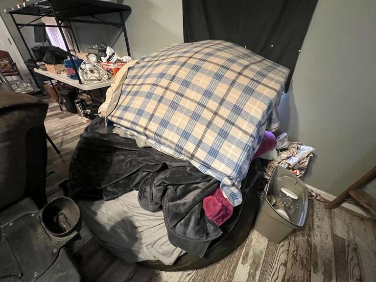 DEN… Large assortment of dog bedding and blankets, also includes small dog stairs, see pictures for details. image