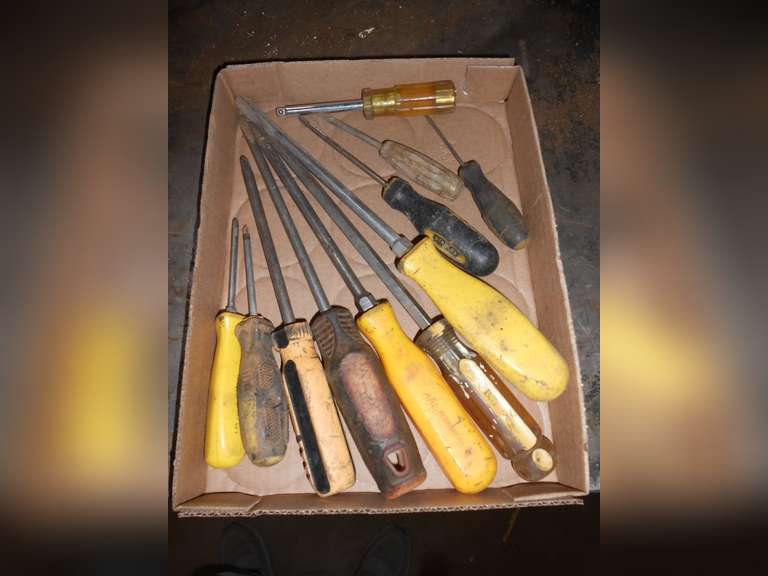 (11) ASSORTED SCREWDRIVERS image