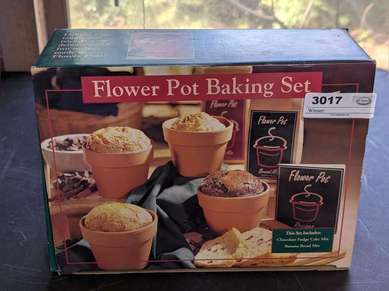 VINTAGE FLOWER POT BAKING SET IN ORIGINAL BOX image
