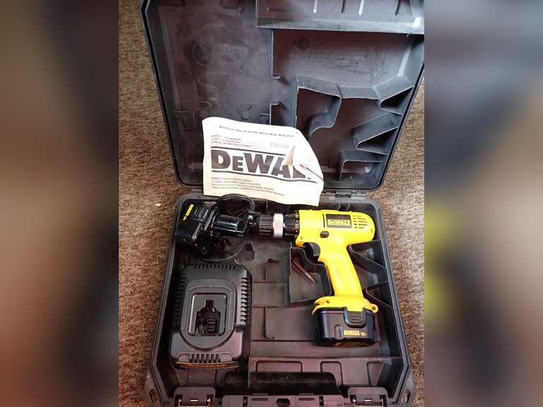 DeWalt DW927 12V Cordless Drill/Driver with Charger and Case image