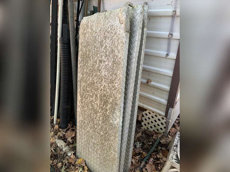 5 PIECES SCAFFOLDING (2 PIECES ARE ON PICNIC BENCH) - BACKYARD image