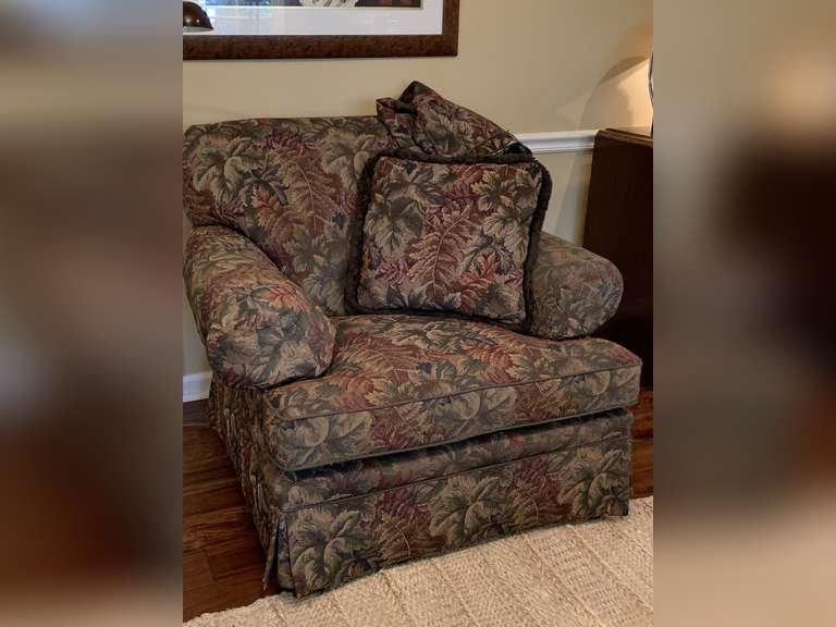 OVERSIZED NICELY TAPESTRY UPHOLSTERED SIDE CHAIR WITH EXTRA SEAT CUSHION COVER AND MATCHING THROW PILLOW 41" WIDE X 36" DEEP X 35" TALL ***SPECIAL PICKUP INSTRUCTIONS - DEN image