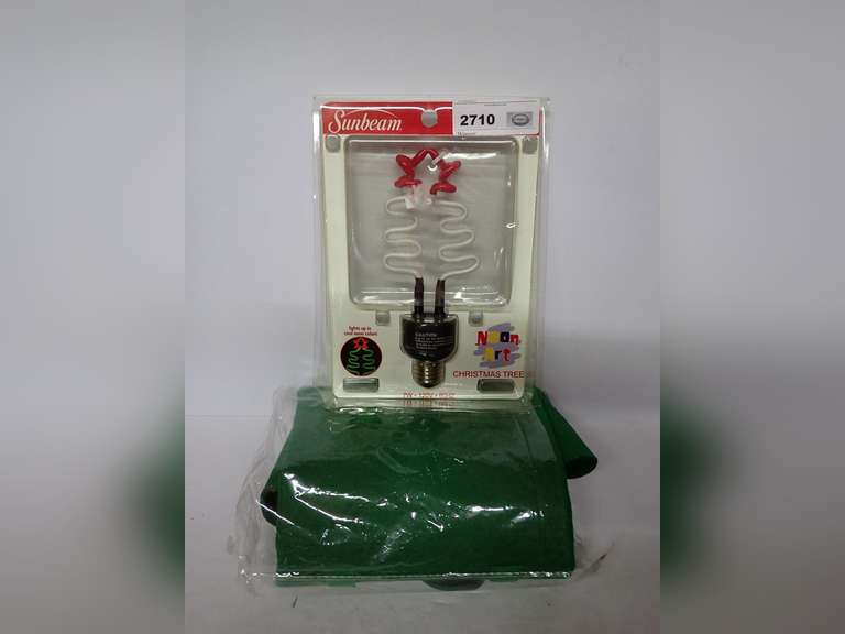 Sunbeam Neon Art Christmas Tree Light and Felt Advent Calendar image