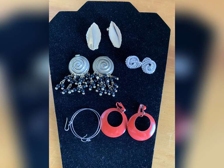 5 PAIR VINTAGE EARRINGS - CHECKOUT image