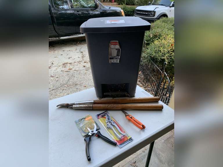 LONG HANDLE HEDGE TRIMMERS, NEW MR ZHU PRUNING SHEARS, NEW STIHL PRUNING SHEARS, OTHER SHEERS & FLIP TOP TRASH CAN - GARAGE image
