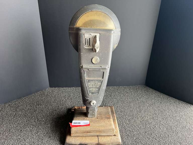Vintage metal parking meter, see pictures for details. image
