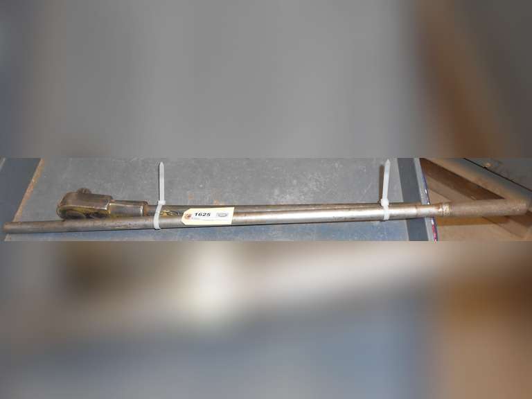 (1) 3/4" DRIVE RATCHET & (1) RATCHET BAR image