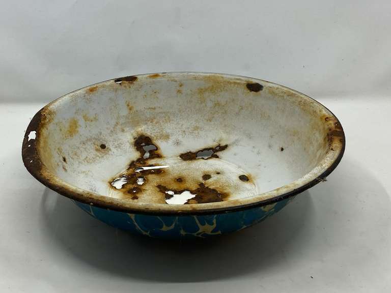 KIT… Vintage swirl enamel ware wash basin, the bottom has rusted through in places, as well as on the rim. See pictures for details. image