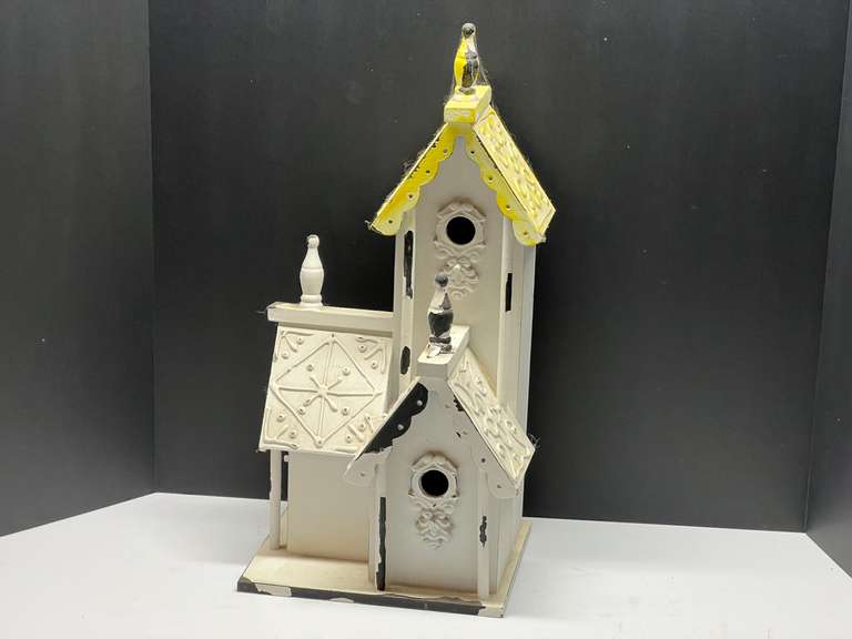 DEN… Lovely multilevel “Victorian” birdhouse, see pictures for details. image