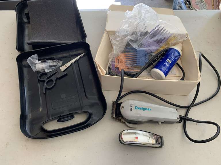 DOG LOT TO INCLUDE WAHL TRIMMERS & ATTACHMENTS - GARAGE image