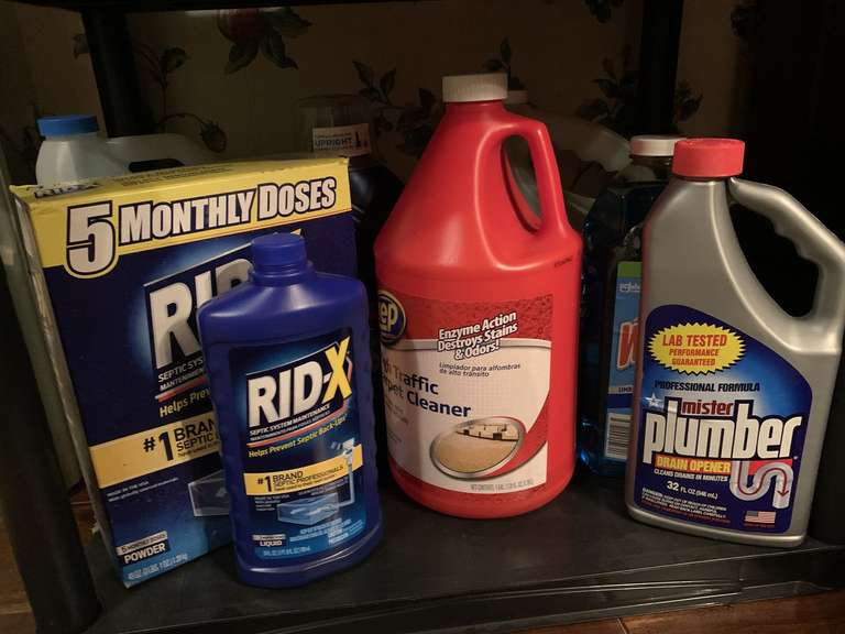 SHELF LOT OF ASSORTED CLEANING PRODUCTS - DINETTE image