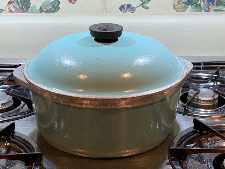 VINTAGE TURQUOISE CLUB ALUMINUM 10" COVERED STOCK POT KITCHEN image