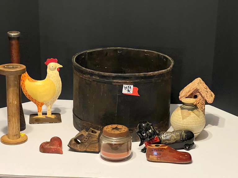 DEN… Vintage/antique bucket with assorted vintage home decor content, see pictures for details. image