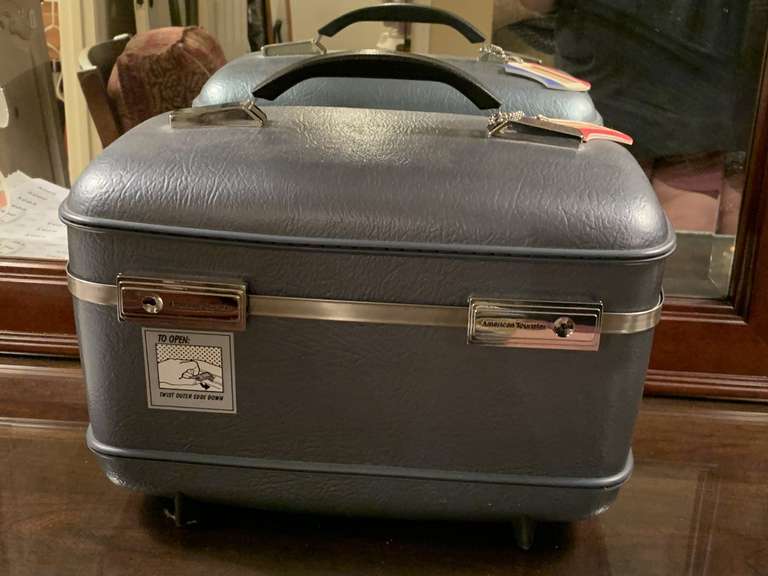 NEW AMERICAN TOURISTER DARK SILVER VANITY CASE - UP MASTER BED image