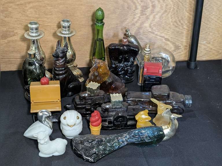 VINTAGE COLLECTIBLE AVON BOTTLES image