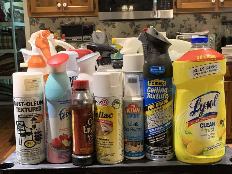 SHELF LOT OF ASSORTED CLEANING SUPPLIES - KITCHEN image
