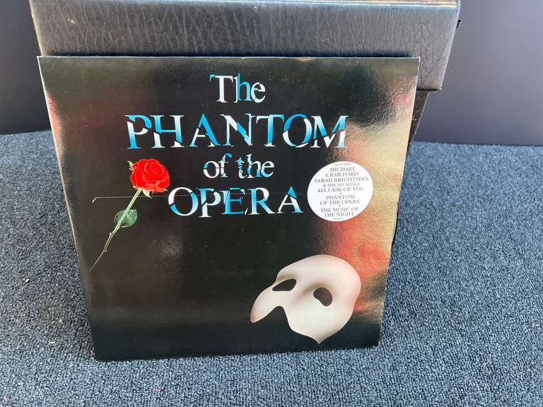 Album carrying case, with content, see pictures for details. image