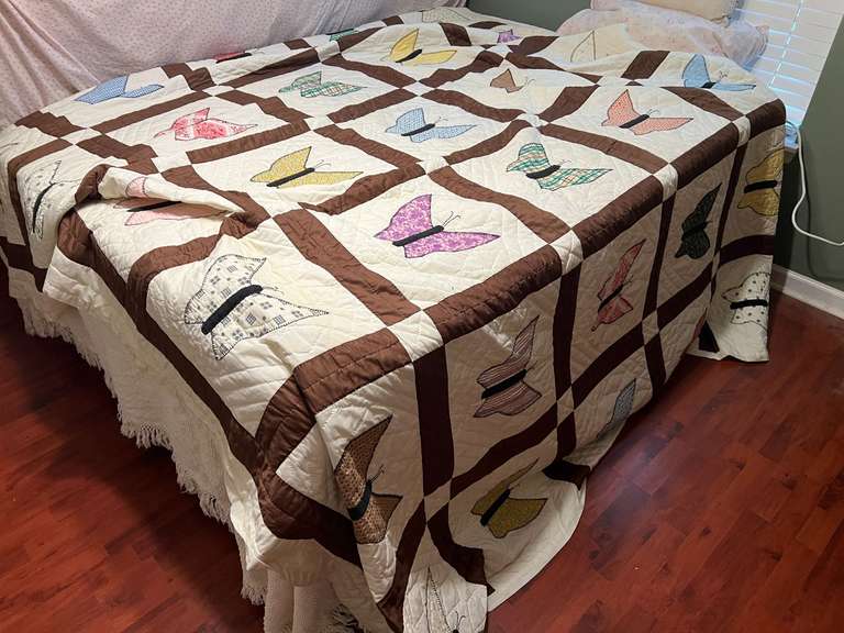 BR4… Vintage custom quilt, seller states a lot of these quilts were made by his grandmother, see pictures for details. image