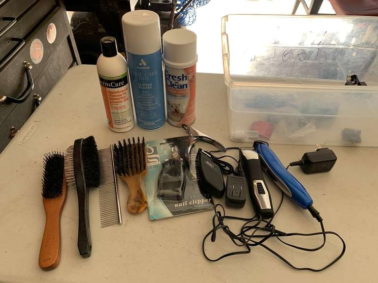 DOG LOT TO INCLUDE NEW NAIL CLIPPERS, WAHL TRIMMER, DOG BRUSHES & MORE (CRATE INCLUDED) - GARAGE image