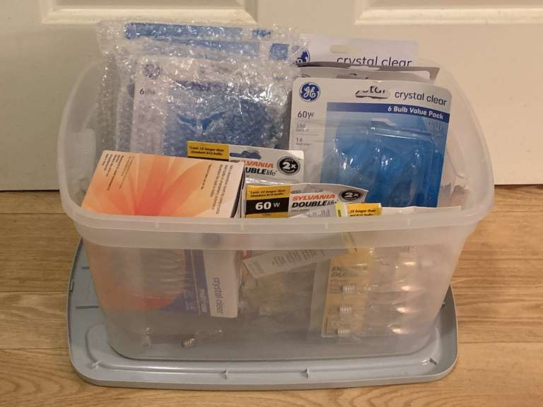 CONTAINER OF ASSORTED LIGHT BULBS - LAUNDRY image