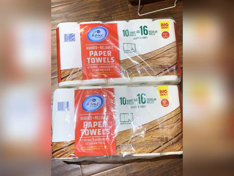 20 GIANT ROLLS OF PAPER TOWELS - PANTRY image