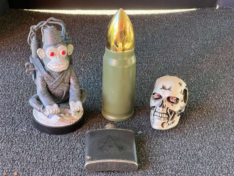 Gaming memorabilia, four pieces, see pictures for details. image