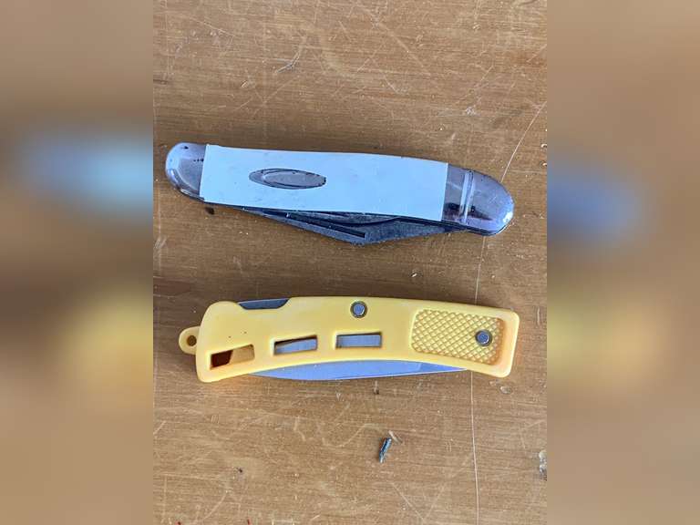 VINTAGE SABRE #635 2 BLADE FOLDING KNIFE & OLD YELLOW TACTICAL SINGLE BLADE POCKET KNIFE - CHECKOUT image