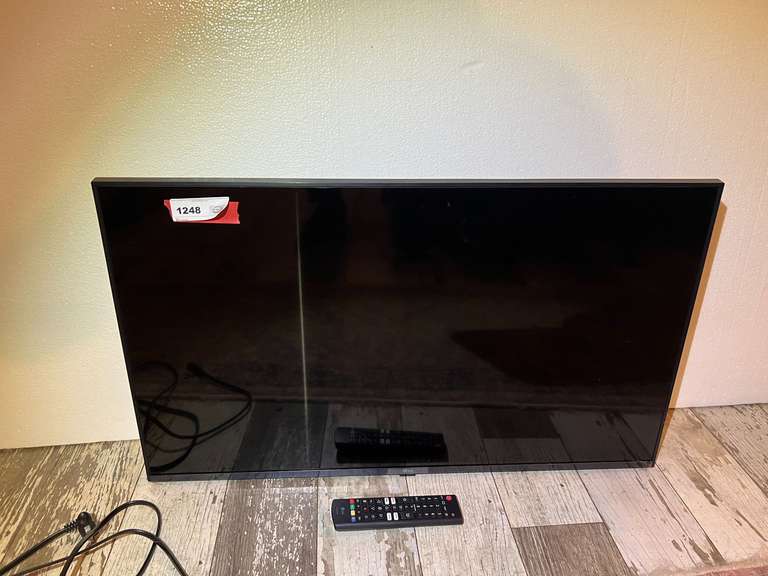DEN… LG 32” television with mounting bracket, comes with remote, does work, see pictures for details. image