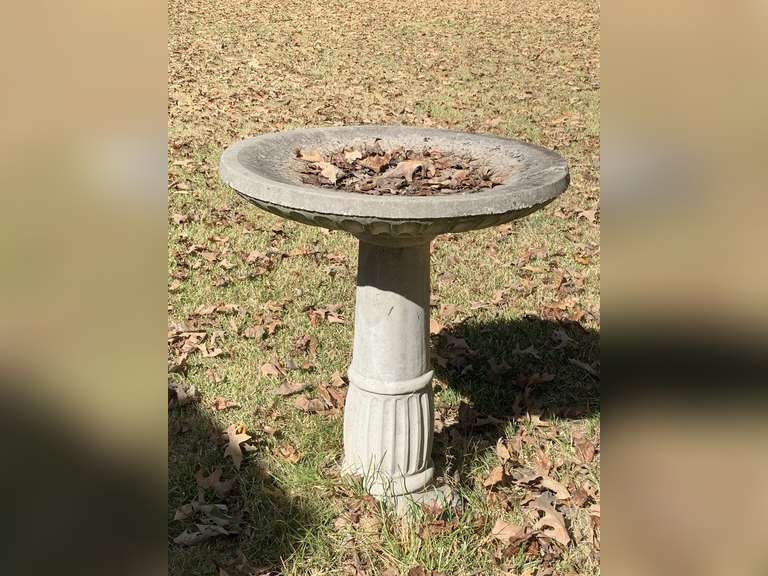CONCRETE BIRD BATH (HAS CRACK IN BOWL) 33" TALL X 27" ROUND - BACK YARD image