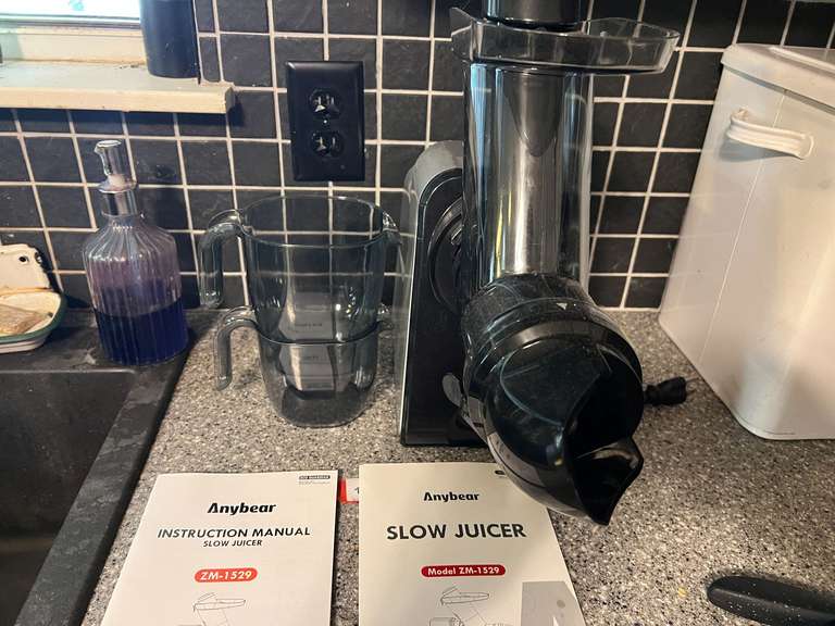 KIT…Anybear slow juicer, powers up, see pictures for details. image