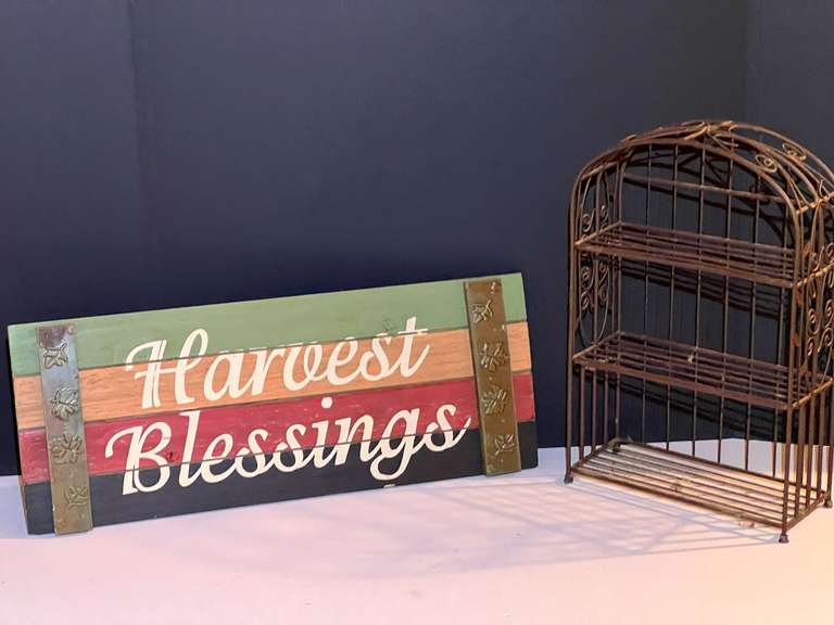 BR3…Decorative wire knickknack shelf, also includes seasonal wall decor, see pictures for details. image