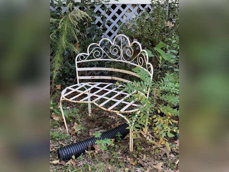 WHITE METAL OUTDOOR BENCH 32" LONG X 19" DEEP X 36" TALL & BLACK RUBBER HEAVY DUTY GARDEN HOSE - BACK YARD image