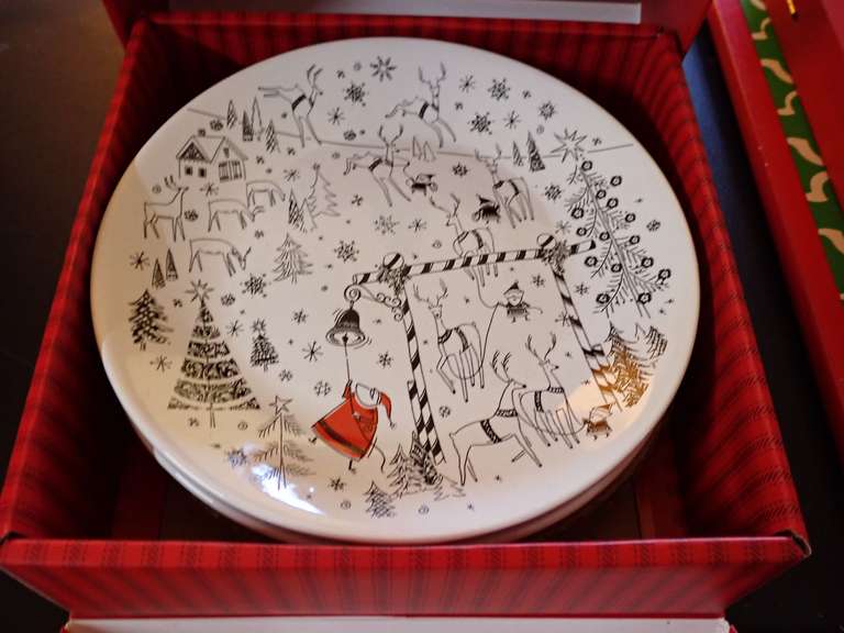 Hallmark Christmas Plate Set image