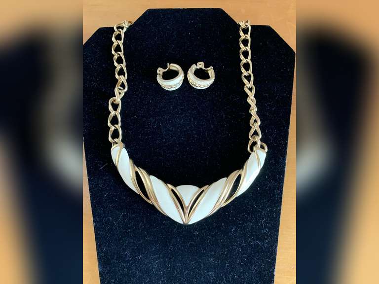 1970'S MONET CREAM ENAMEL EGYPTIAN REVIVAL CHOKER NECKLACE 15" & MATCHING CLIP ON EARRINGS - CHECKOUT image
