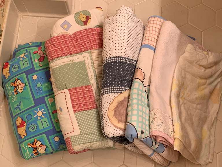 ASSORTMENT OF VINTAGE CHILDREN'S/BABY BLANKETS & THROWS - UP HALL BATH image