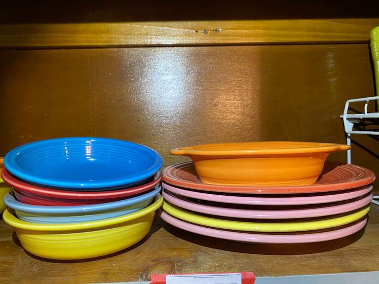 KIT… Assorted Fiestaware to include dinner plates, bowls, and small serving dish. See pictures for details. image