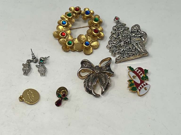 Ladies fashion estate vintage brooches, Christmas themed brooches, and more. See pictures for details. image