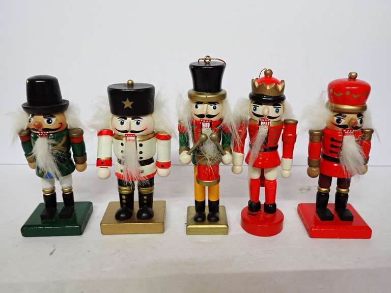 Nutcracker Figurines image