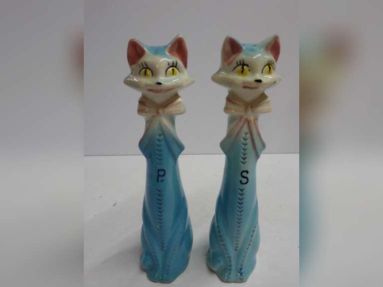 Pair of Figural Cat Salt and Pepper Shakers, Japan image