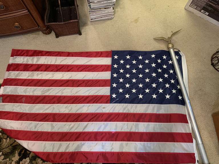 US FLAG W/ POLE - UP BED 1 CLOSET image