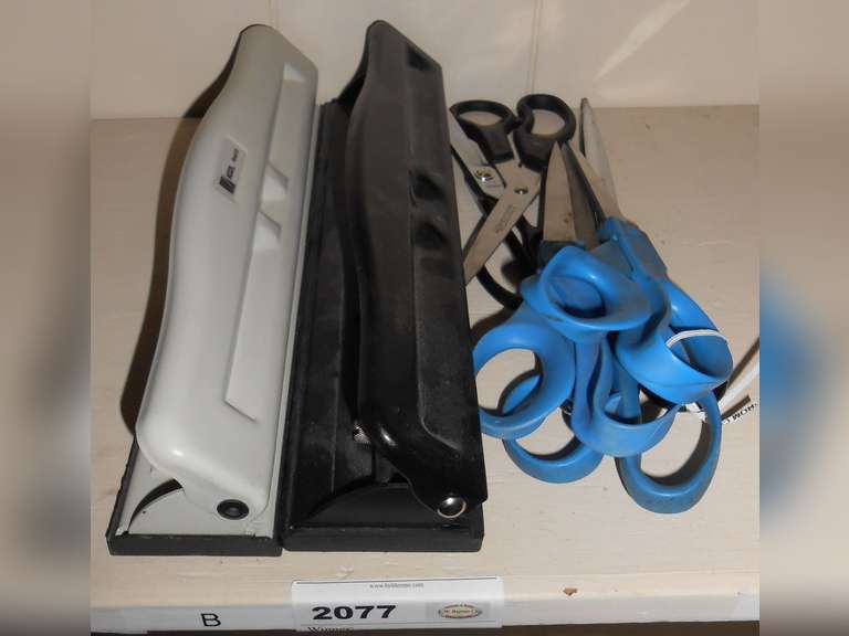 (2) HOLE PUNCHES & QTY OF SCISSORS - ROOM 19, SHELF 4B image