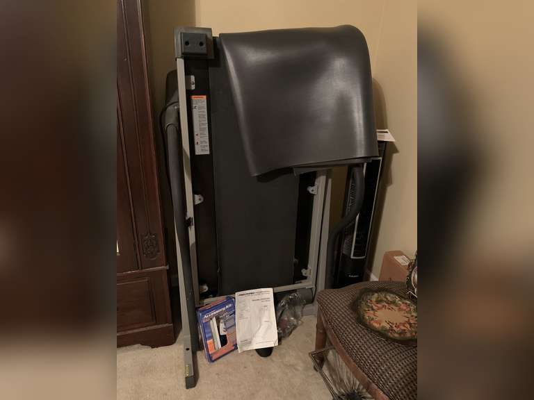 PROFORM 495PI COOLING BREEZE TREADMILL EXERCISER WITH MANUAL, MAT, HAND WEIGHTS & BICYCLE GEL TECH SEAT COVER - UP MASTER BED image