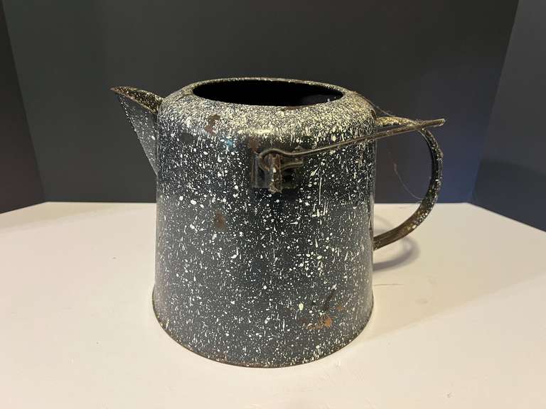 KIT… Vintage enamelware cowboy coffee pot, no lid, see pictures for details. image