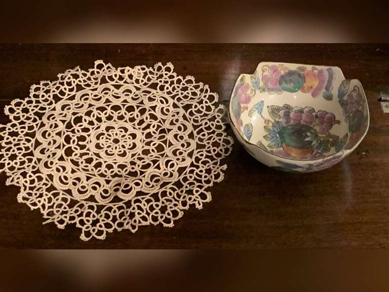 ORIENTAL BOWL WITH FRUIT DESIGN 6 1/4" ROUND & HANDMADE TATTED DOILY - DEN image
