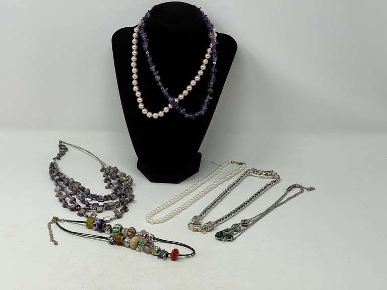 Ladies fashion estate jewelry necklaces, includes beaded necklaces, faux pearl necklaces, and more. See pictures for details. image