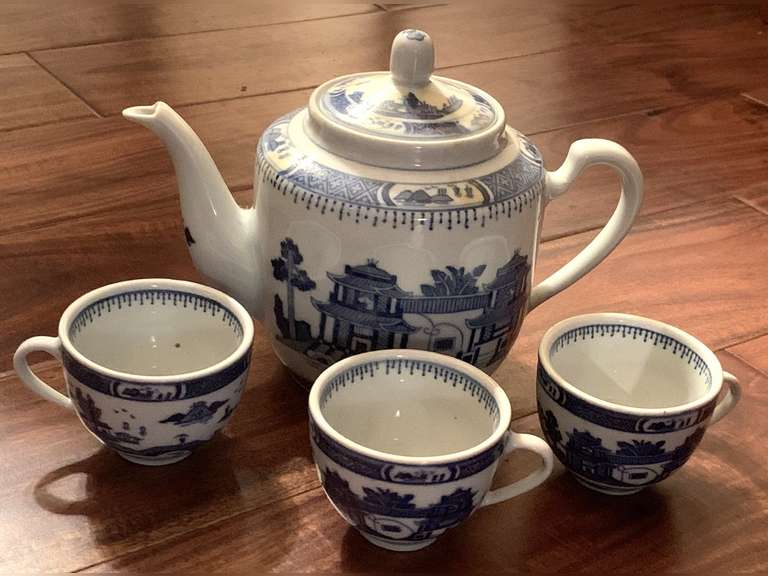 BLUE/WHITE "BLUE WILLOW" TEA/COFFEE POT & 3 DEMITASSE BLUE/WHITE "BLUE WILLOW" TEA/COFFEE CUPS - LIVING ROOM image