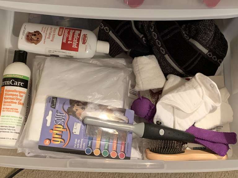 PET LOT TO INCLUDE WASHABLE PADS, TOY, BRUSH, SWEATER, SHAMPOO & MORE - UP BED 1 image